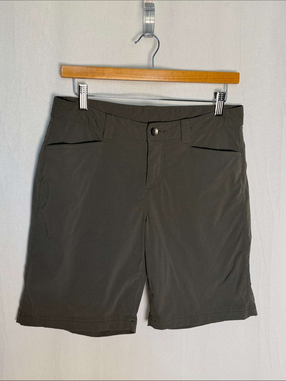 Eddie Bauer Ascend Women's Performance Shorts Size 4 Grey Outdoor Hiking Camping